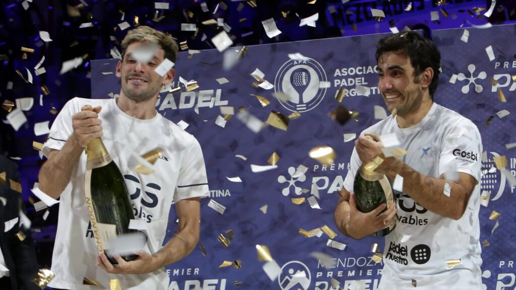 Franco Stupaczuk y Pablo Lima celebrando un título de Premier Padel